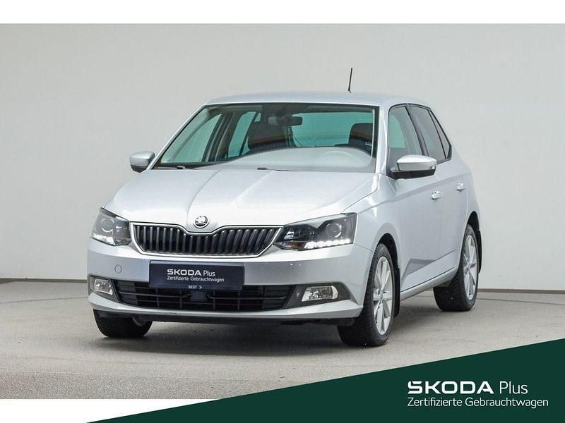 8e brilliantsilber metallic (metallic) Gebraucht 2016 Skoda Fabia Joy Limousine | 13.488 € (Fairer Preis) - Bild 1/4