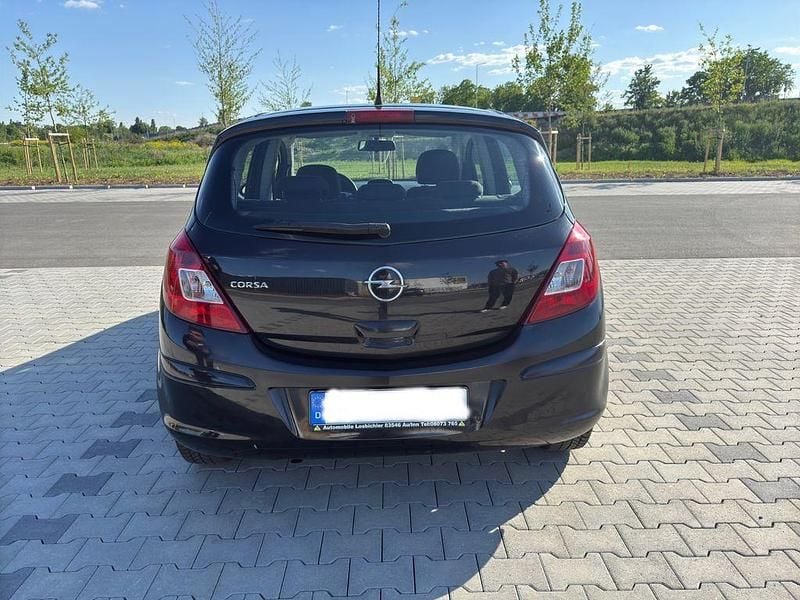 Używany Opel Corsa 80 KM (58 kW) 2008 Czarny Sedan/Limuzyna