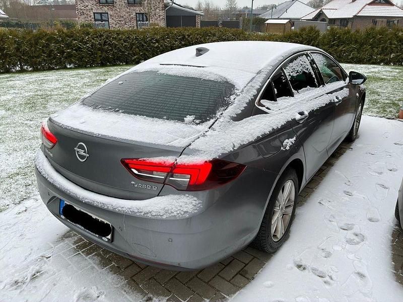 Grau Gebraucht 2018 Opel Insignia Edition Limousine | 13.100 € (Fairer Preis) - Bild 1/4