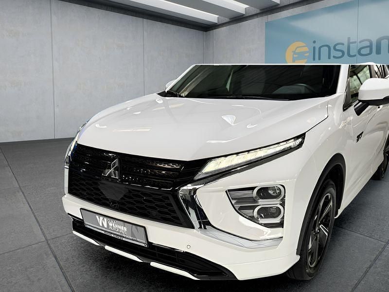 Weiß Gebraucht 2022 Mitsubishi Eclipse Cross SUV | 29.549 € (Teuer) - Bild 1/4