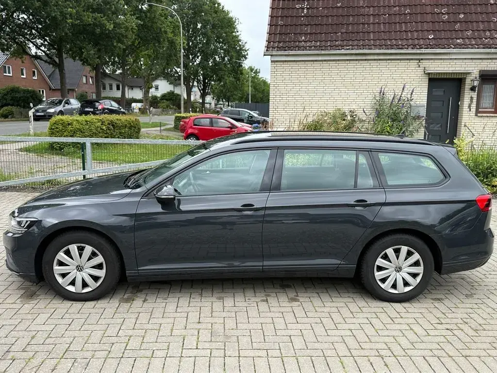 Gebraucht VW Passat 150 PS (110 kW) 2021 Grau Kombi