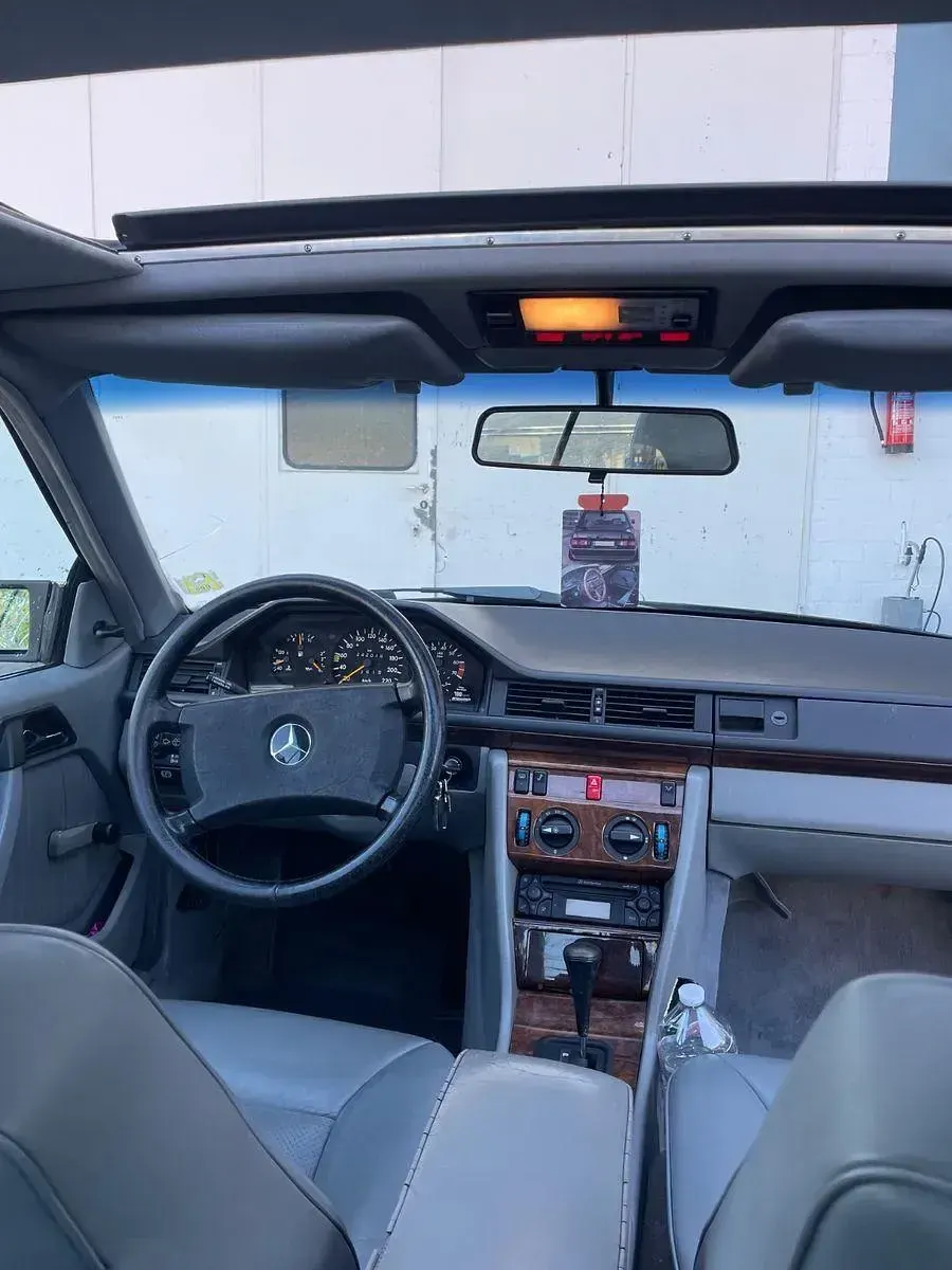 Gebraucht Mercedes E230 136 PS (100 kW) 1990 Schwarz Coupé