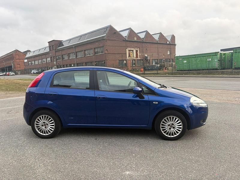 Gebraucht Fiat Grande Punto 74 PS (54 kW) 2008 Blau Kleinwagen