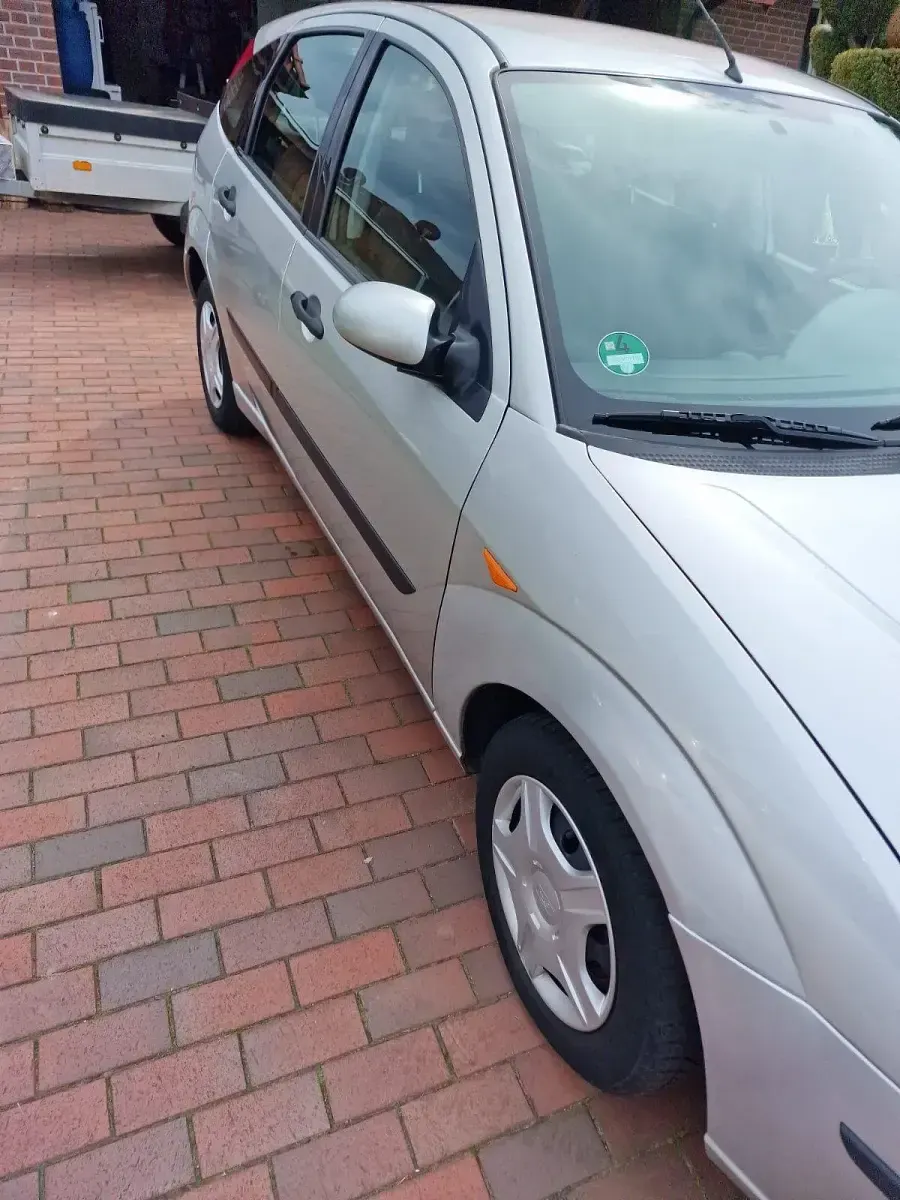 Gebraucht Ford Focus 75 PS (55 kW) 2002 Silber Kleinwagen