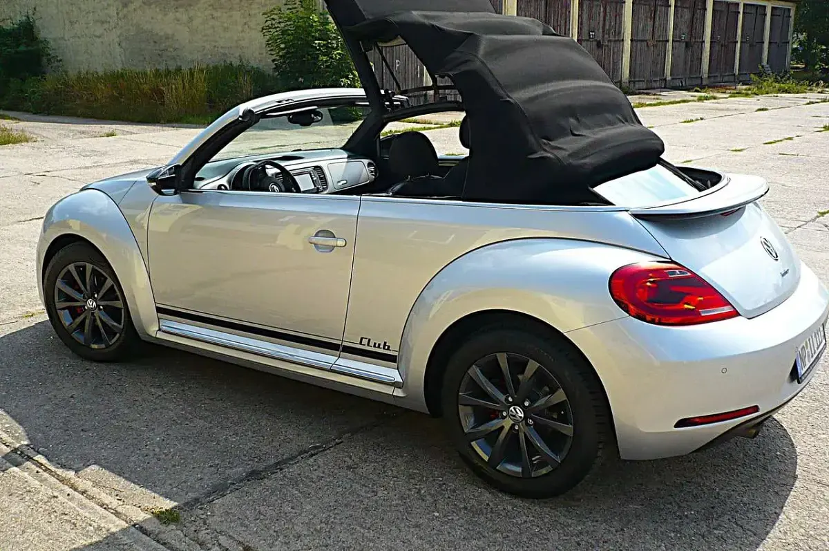Gebraucht VW Beetle Cabriolet CLUB 105 PS (77 kW) 2015 Silber Cabrio