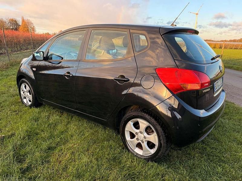 Gebraucht Kia Venga 90 PS (66 kW) 2012 Schwarz Kleinwagen
