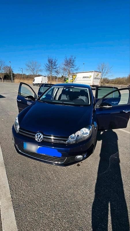 Gebraucht VW Golf VI 105 PS (77 kW) 2011 Blau Kleinwagen