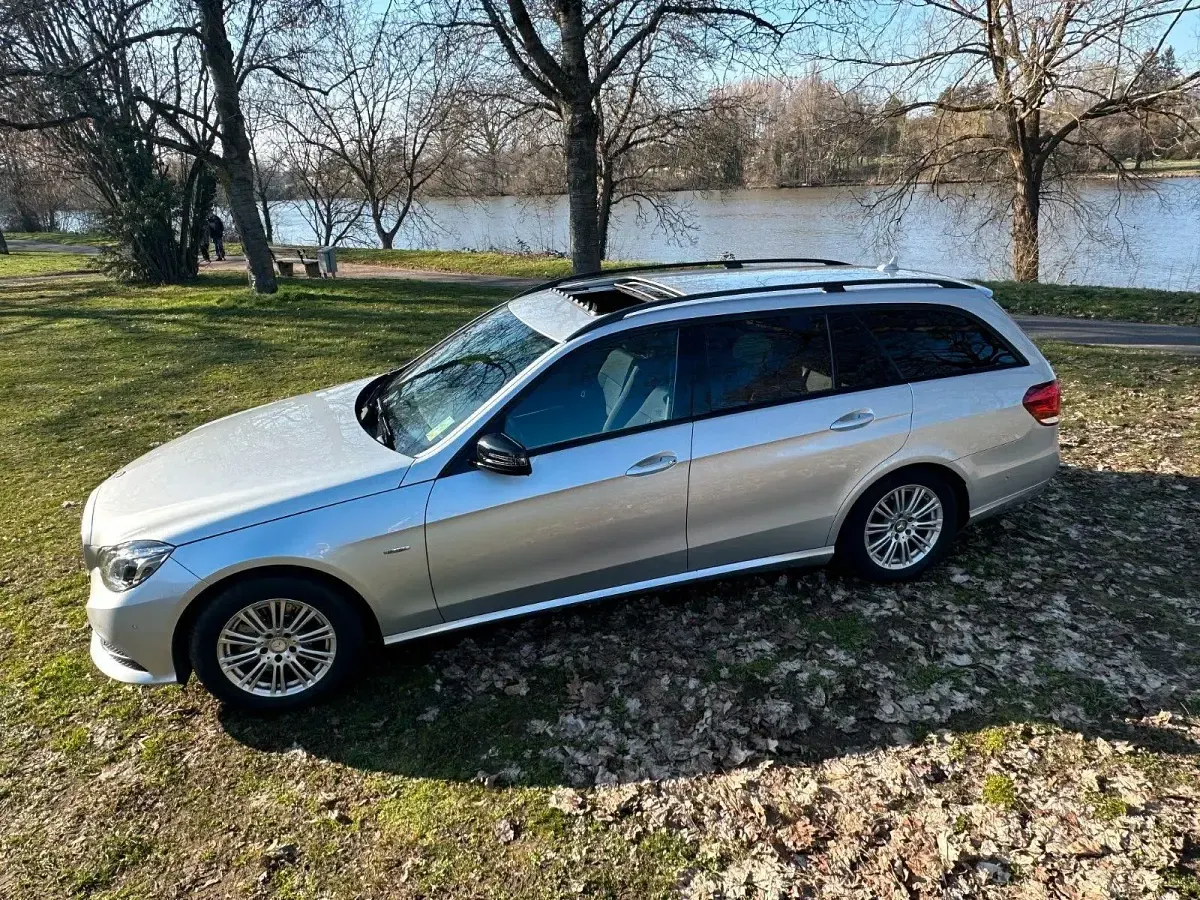 Gebraucht Mercedes E220 170 PS (125 kW) 2015 Silber Limousine