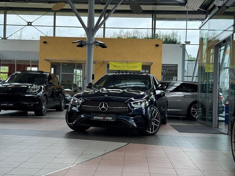 Cavansitblau Gebraucht 2021 Mercedes E220 AMG line Limousine | 38.999 € - Bild 1/4