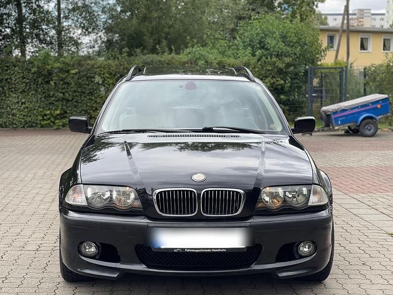 Schwarz Gebraucht 2001 BMW 320 M Sport Kombi | 2.200 € (Superpreis) - Bild 1/4