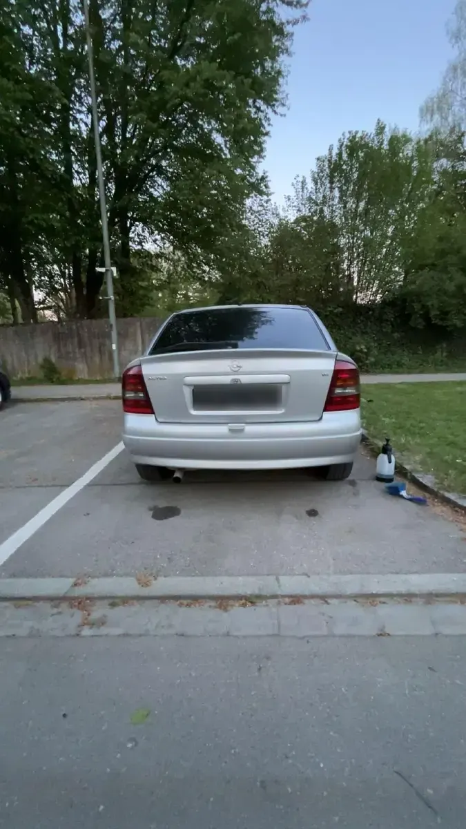 Używany Opel Astra 101 KM (74 kW) 2002 Srebrny Sedan/Limuzyna