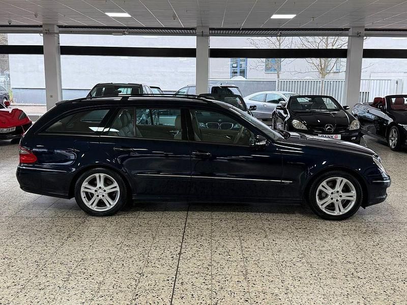 Gebraucht Mercedes E320 Avantgarde 224 PS (164 kW) 2008 Blau Limousine