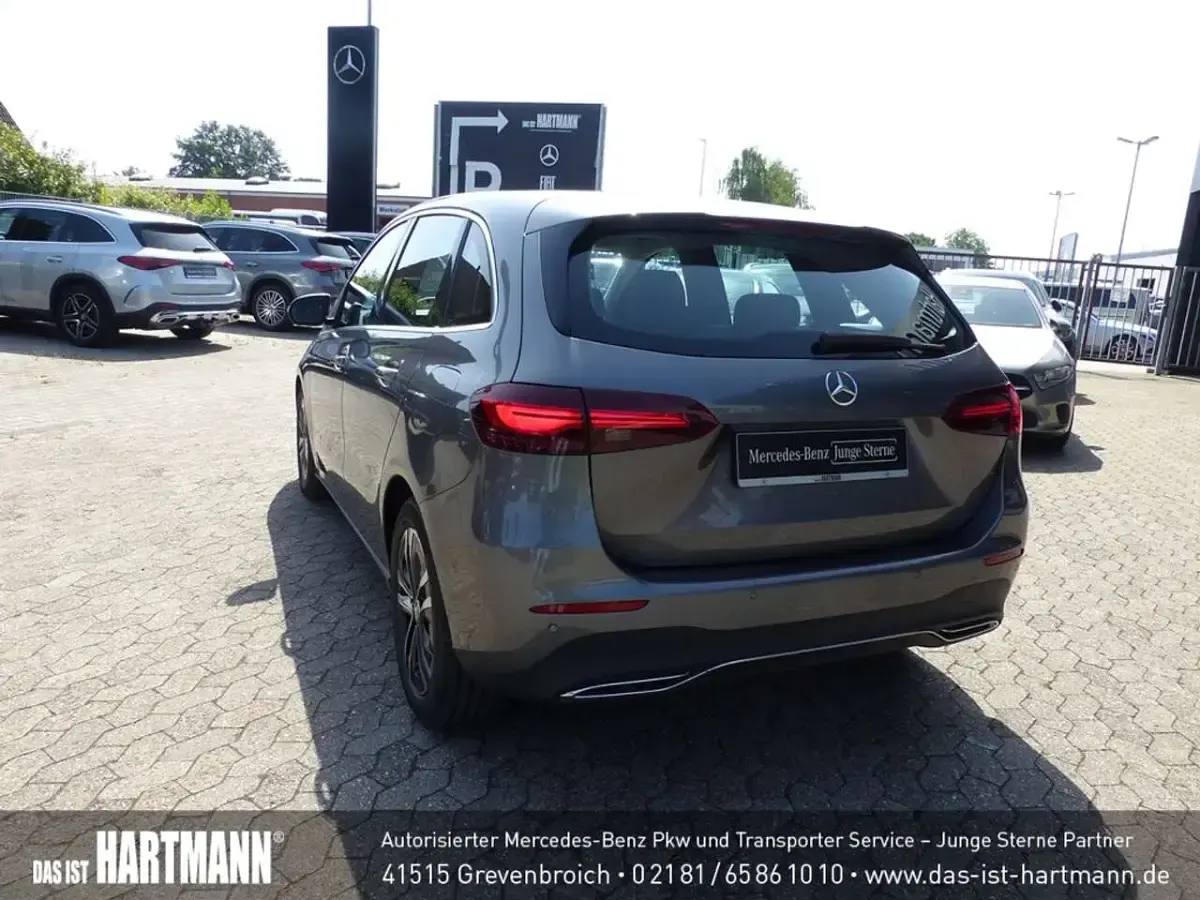 Gebraucht Mercedes B180 Progressive 136 PS (100 kW) 2025 Metalliclack mountaingrau Kleinwagen