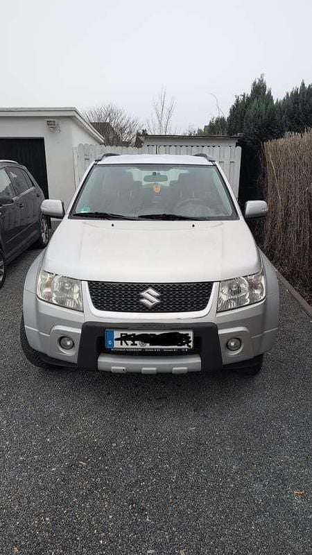 Silber Gebraucht 2010 Suzuki Grand Vitara Comfort SUV | 7.999 € (Fairer Preis) - Bild 1/4
