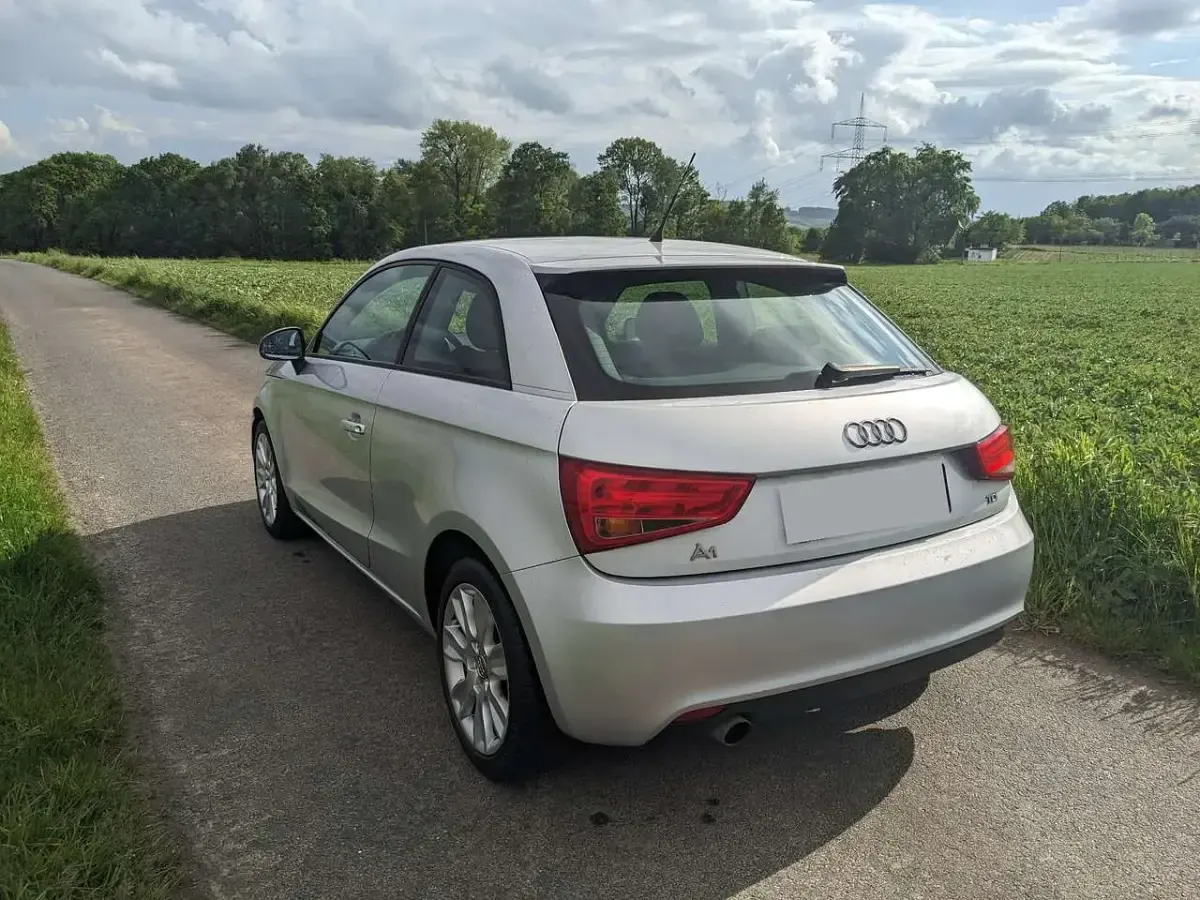 Gebraucht Audi A1 Ambition 105 PS (77 kW) 2012 Grau Kleinwagen