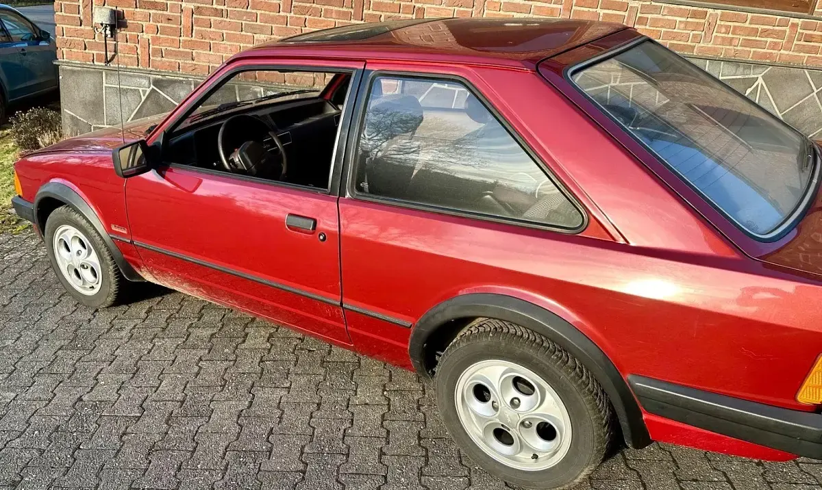 Gebraucht Ford Escort 69 PS (50 kW) 1985 Rot Limousine