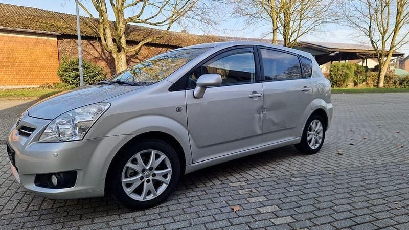 Gebraucht Toyota Verso Team 129 PS (94 kW) 2009 Grau Van / Kleinbus