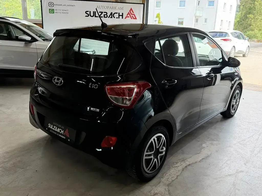 Gebraucht Hyundai i10 Edition 87 PS (63 kW) 2015 Schwarz Kleinwagen