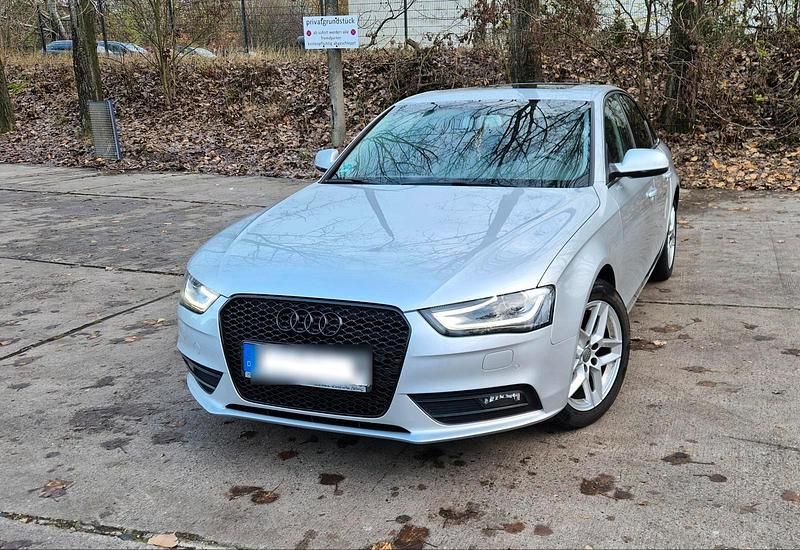 Silber Gebraucht 2013 Audi A4 Limousine | 12.500 € (Fairer Preis) - Bild 1/4