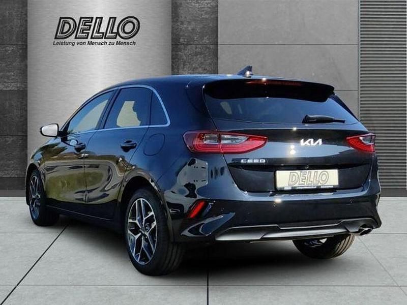 Neu Kia Ceed Style 140 PS (102 kW) 2025 (1k) black pearl m Kleinwagen