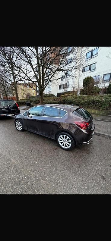 Second-hand Opel Astra 140 CP (102 kW) 2015 Maro Berlinǎ