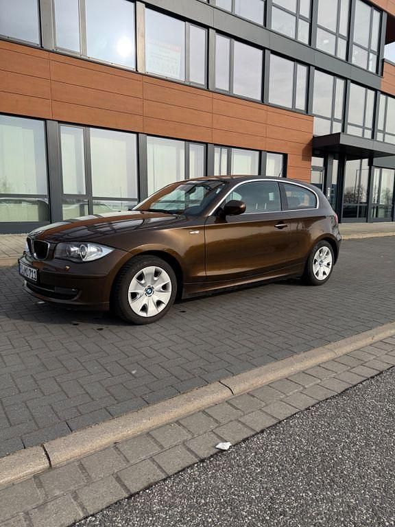 Gebraucht BMW 116 122 PS (89 kW) 2009 Braun Kleinwagen