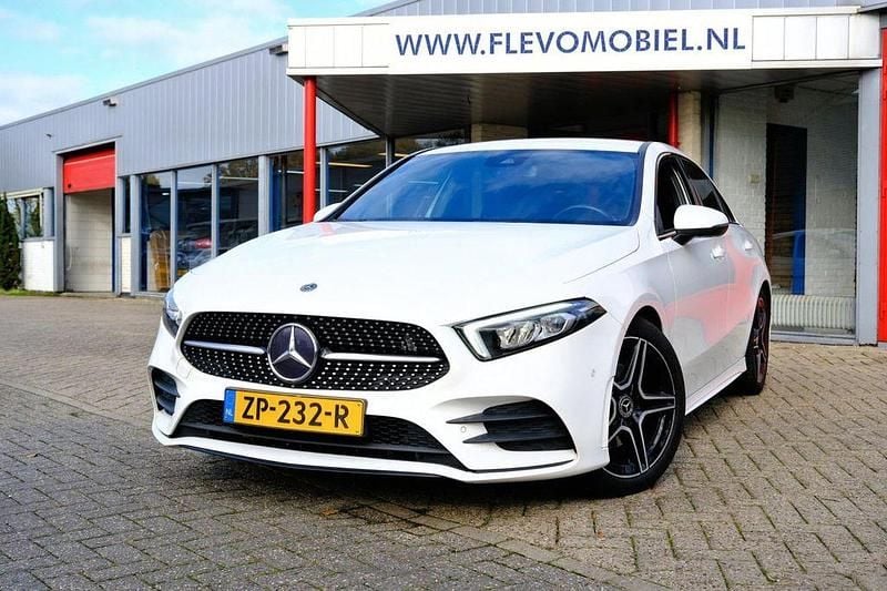 Weiß Gebraucht 2019 Mercedes A180 AMG Limousine | 20.850 € (Etwas zu teuer) - Bild 1/4