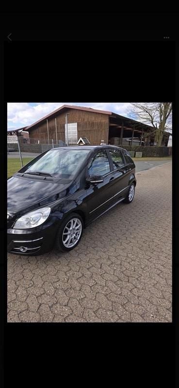 Gebraucht Mercedes B180 109 PS (80 kW) 2010 Schwarz Van / Kleinbus