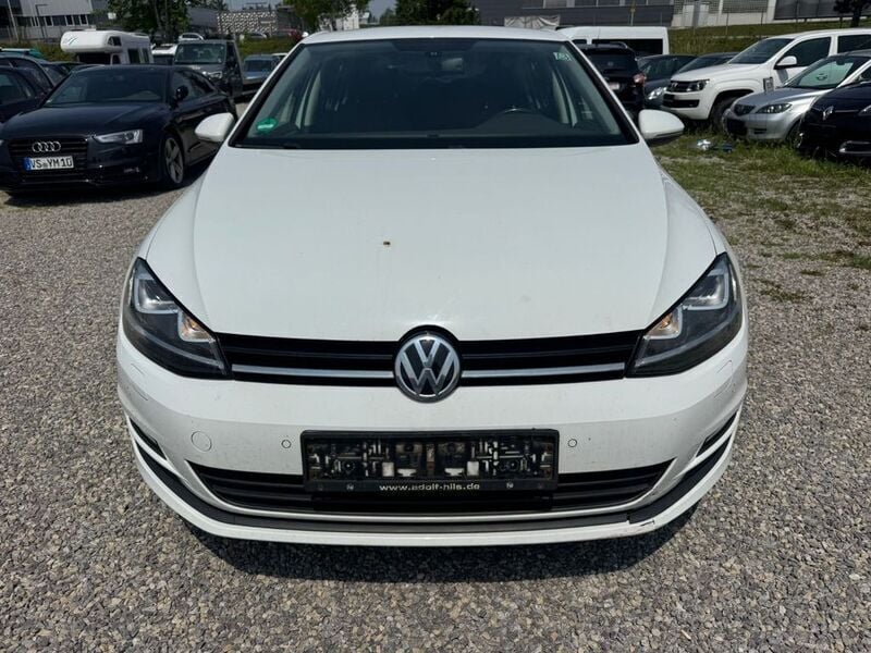 Weiß Gebraucht 2014 VW Golf VII Comfortline Limousine | 4.990 € (Superpreis) - Bild 1/4
