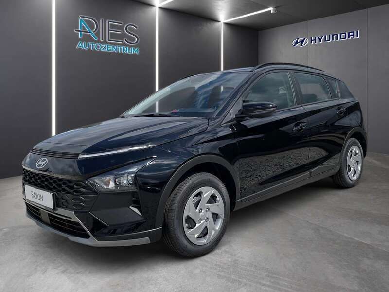 Phantom black Neu 2024 Hyundai Bayon Select SUV | 19.210 € (Superpreis) - Bild 1/4