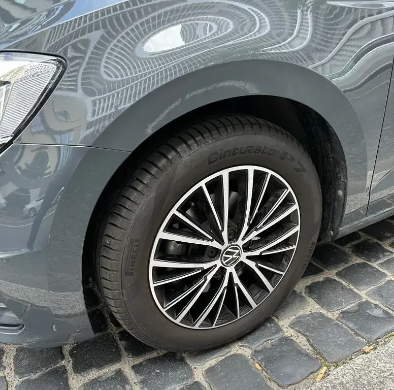 Gebraucht VW Touran Highline 150 PS (110 kW) 2021 Grau Van / Kleinbus
