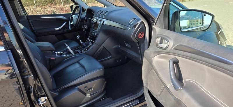 Gebraucht Ford S-MAX Titanium 140 PS (102 kW) 2015 Schwarz Van / Kleinbus
