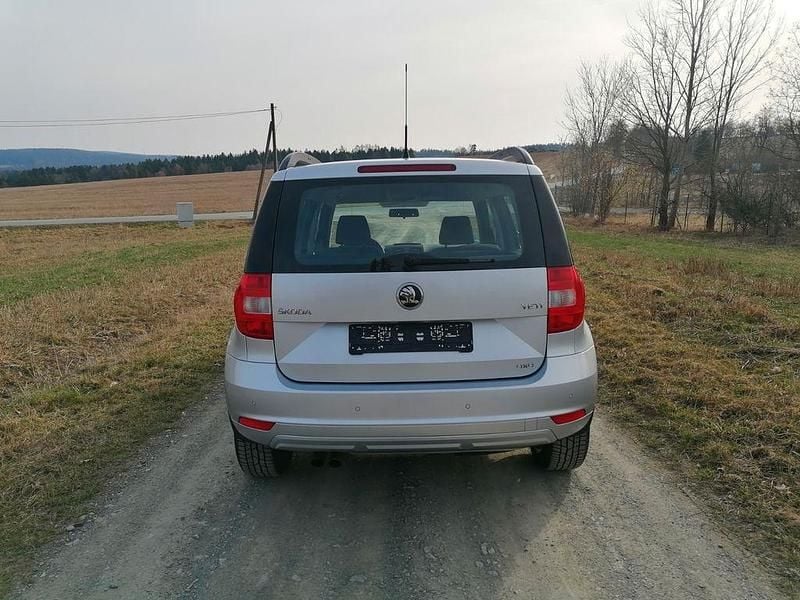 Gebraucht Skoda Yeti Active 110 PS (80 kW) 2015 Silber SUV