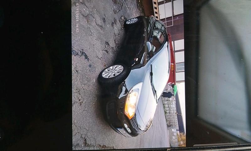 Second-hand Kia Rio 86 CP (63 kW) 2012 Negru Hatchback