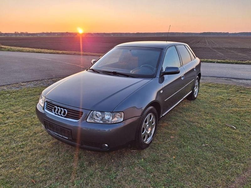 Grau Gebraucht 2002 Audi A3 Limousine | 1.300 € (Guter Preis) - Bild 1/4