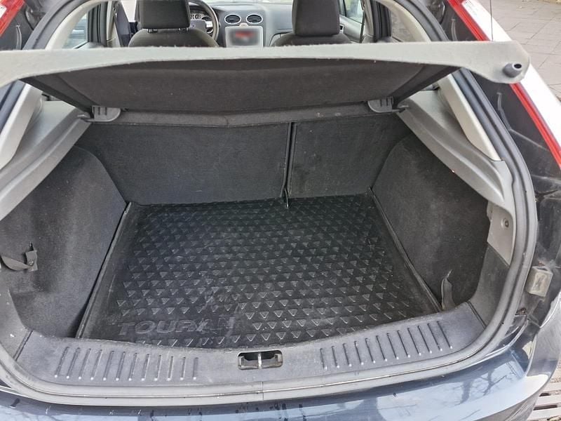 Gebraucht Ford Focus 75 PS (55 kW) 2010 Schwarz Limousine