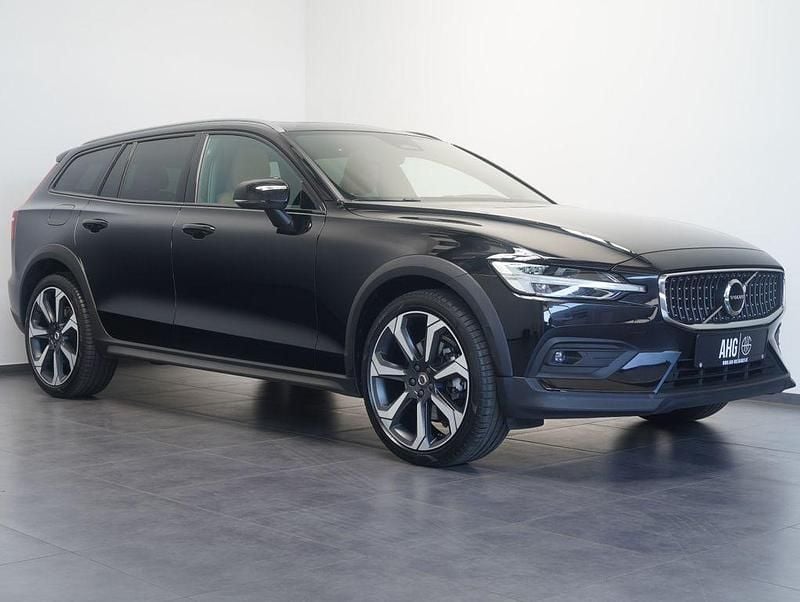 Gebraucht Volvo V60 CC Ultimate 197 PS (144 kW) 2024 Schwarz Kombi