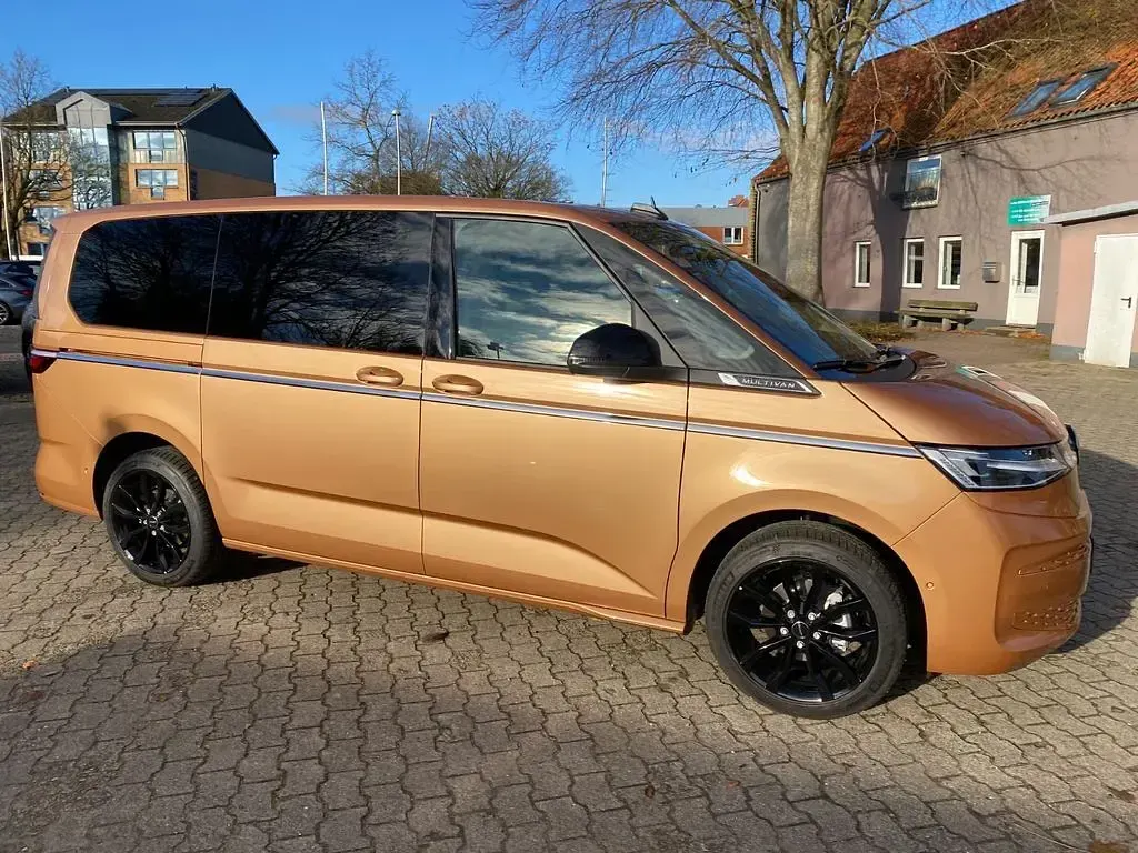 Nowe VW T7 Style 150 KM (110 kW) 2025 Brązowy Van