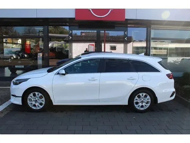 Gebraucht Kia Ceed Sportswagon LX 140 PS (102 kW) 2024 Hw2 deluxeweiß metallic Kombi