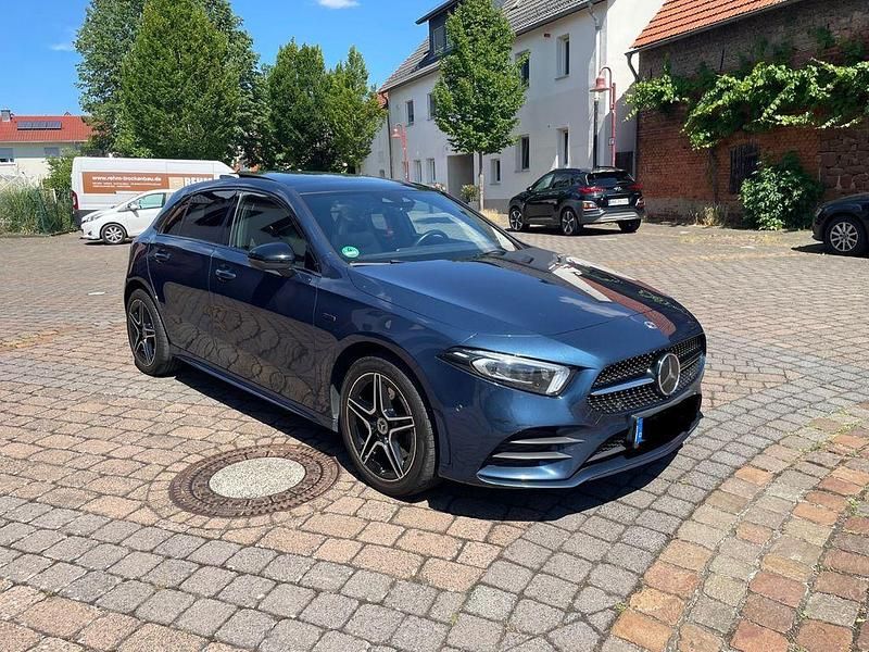Gebraucht Mercedes A250 218 PS (160 kW) 2020 Blau Limousine