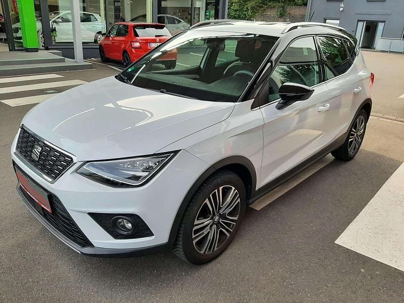 White (metallic) Gebraucht 2021 Seat Arona XCELLENCE SUV | 16.880 € (Fairer Preis) - Bild 1/4