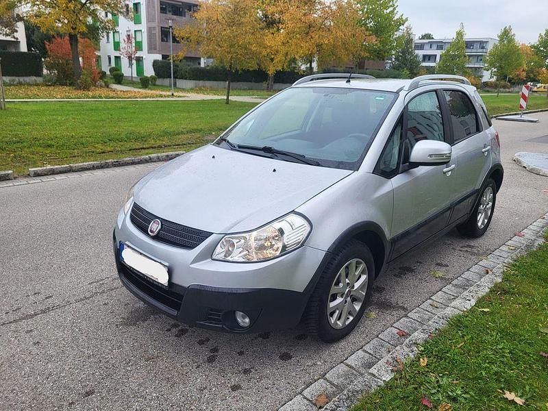 Gebraucht Fiat Sedici Easy 135 PS (99 kW) 2013 Grau SUV