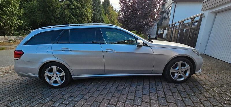 Silber Gebraucht 2017 Mercedes E250 Avantgarde Kombi | 22.500 € (Fairer Preis) - Bild 1/4
