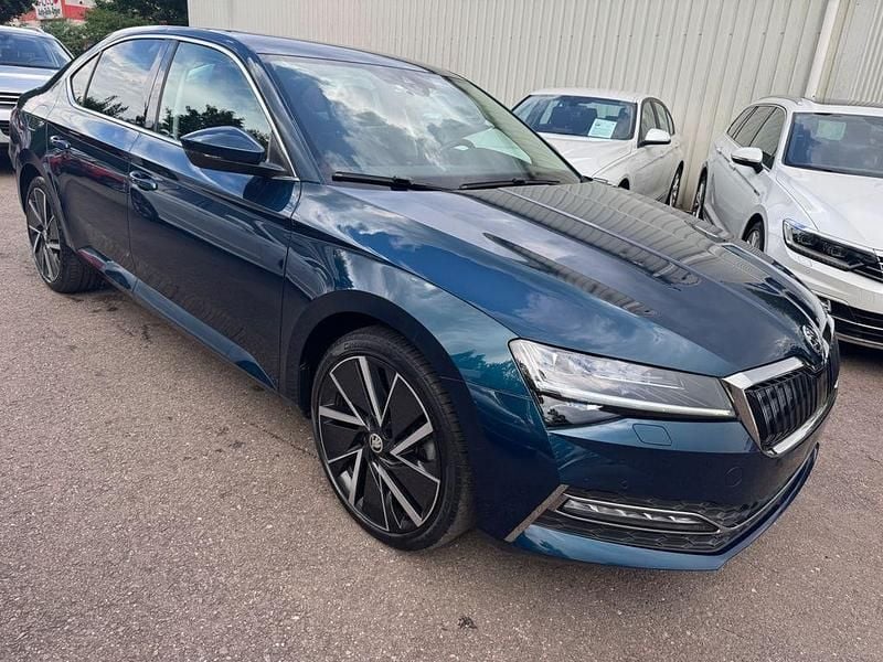 Gebraucht Skoda Superb Style 156 PS (114 kW) 2020 Modra lava/lava blau Limousine