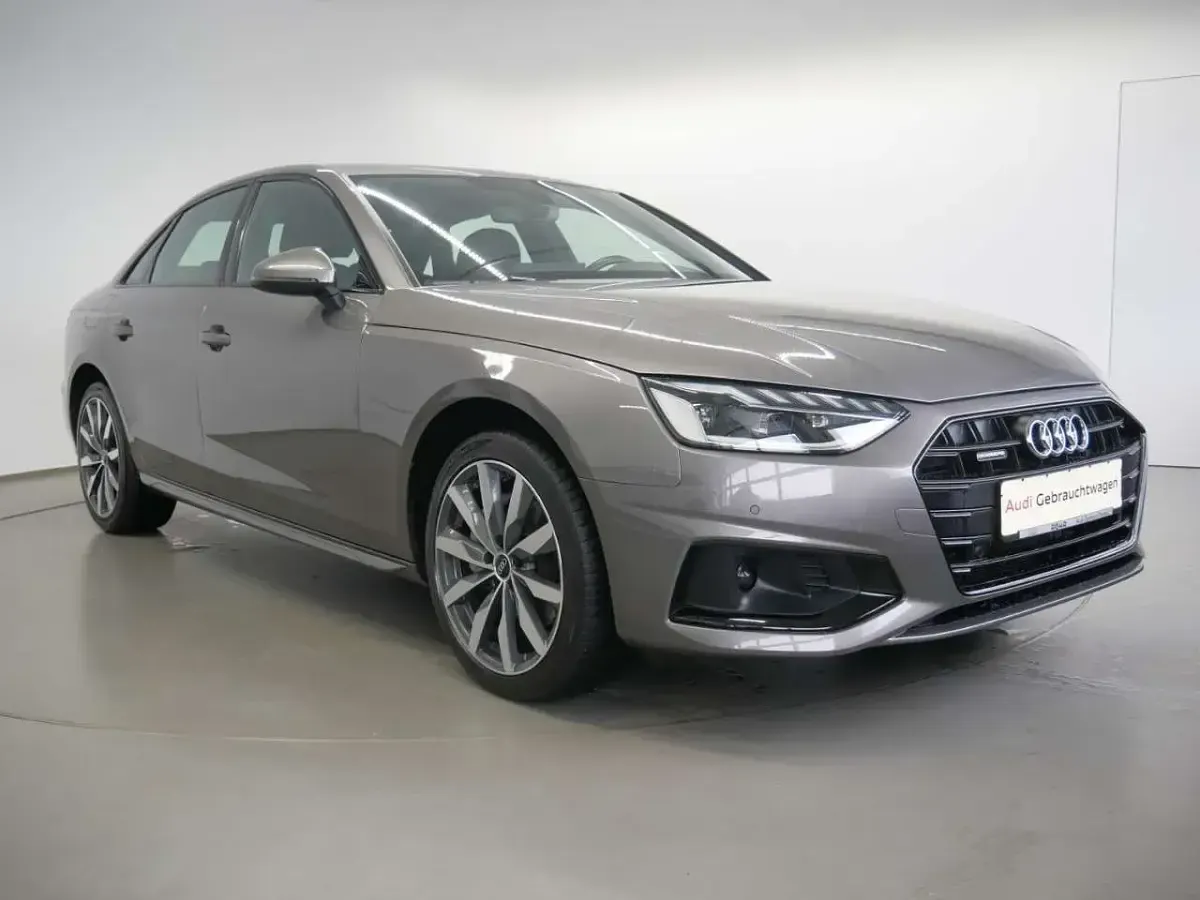 Gebraucht Audi A4 Advanced 204 PS (150 kW) 2022 Terragrau metallic Limousine