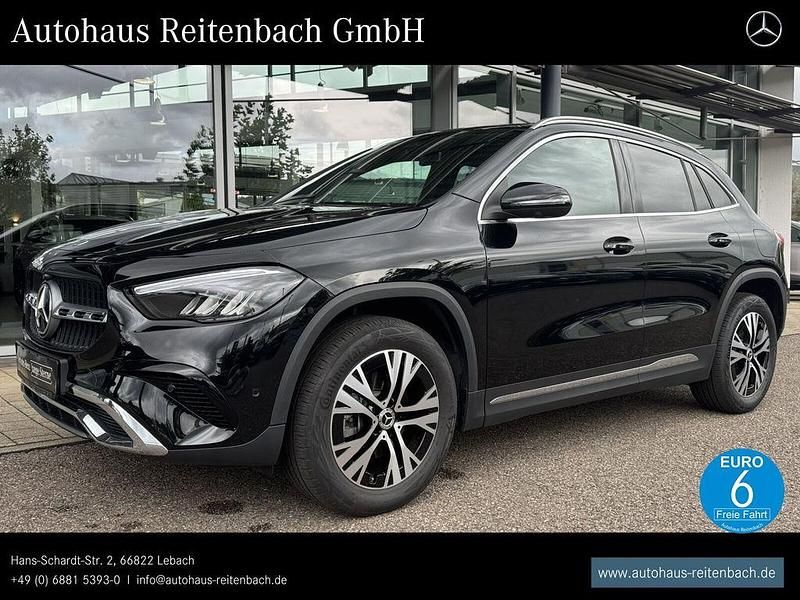 Lack kosmosschwarz Gebraucht 2024 Mercedes GLA180 Progressive SUV | 38.589 € (Fairer Preis) - Bild 1/4
