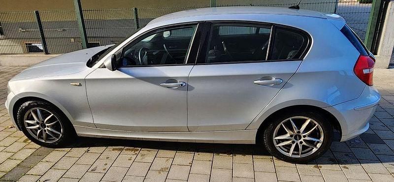 Grau Gebraucht 2010 BMW 118 Kleinwagen | 7.000 € (Etwas zu teuer) - Bild 1/4