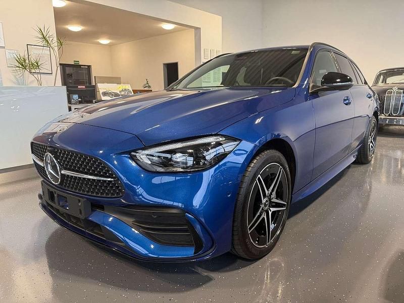 Spektralblau met. Gebraucht 2025 Mercedes C300e AMG Kombi | 49.800 € (Fairer Preis) - Bild 1/4