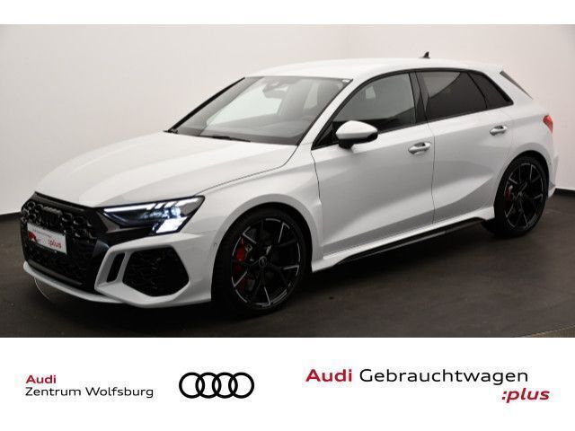 Gletscherweiß metallic Gebraucht 2024 Audi RS3 Sportback Ambiente Kleinwagen | 61.380 € (Teuer) - Bild 1/3