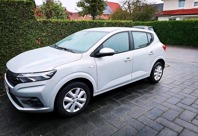 Grau Gebraucht 2021 Dacia Sandero Comfort Kleinwagen | 10.900 € (Guter Preis) - Bild 1/2